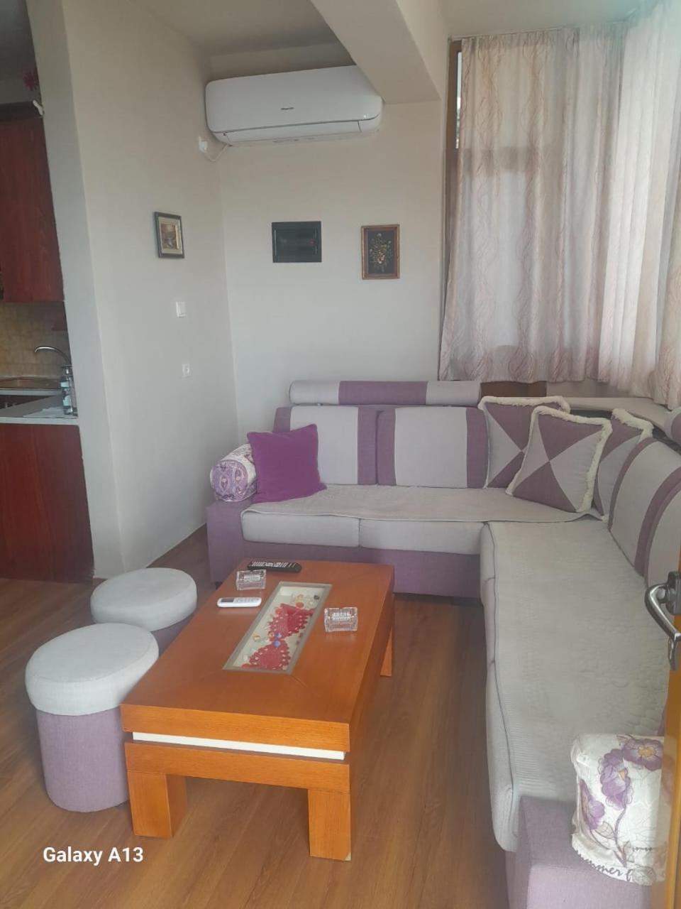 Rezart Apartament *
